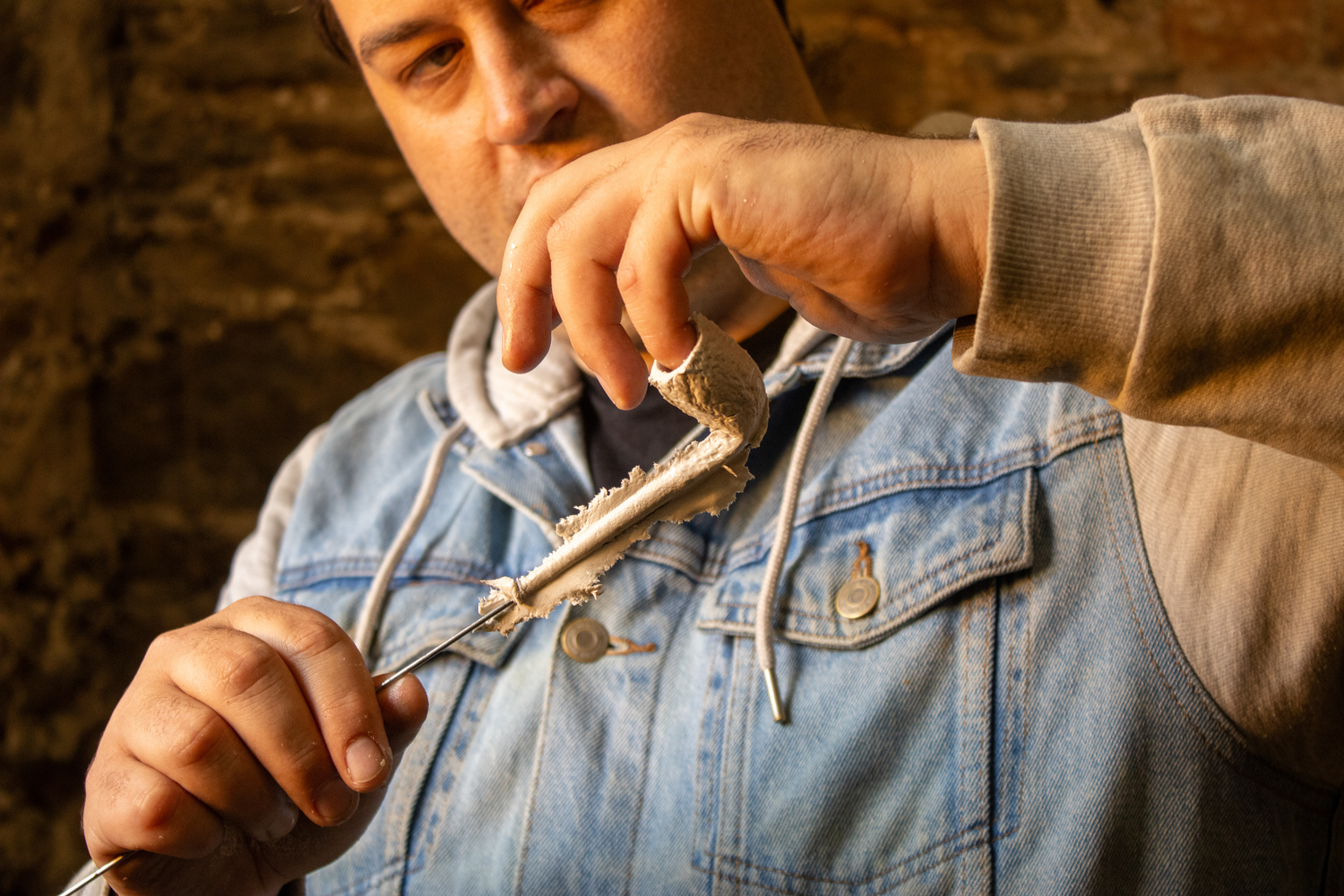 Aaron Matthews holding a clay tobacco pipe